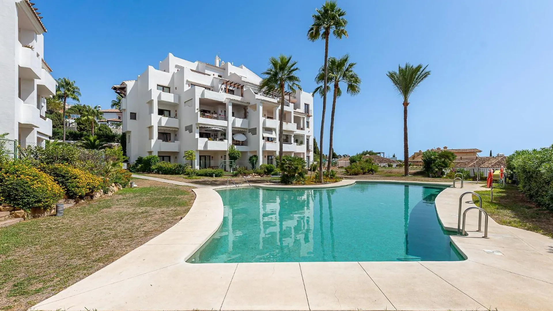 Beautiful Two-Bed Apartment Mijas Golf Humera