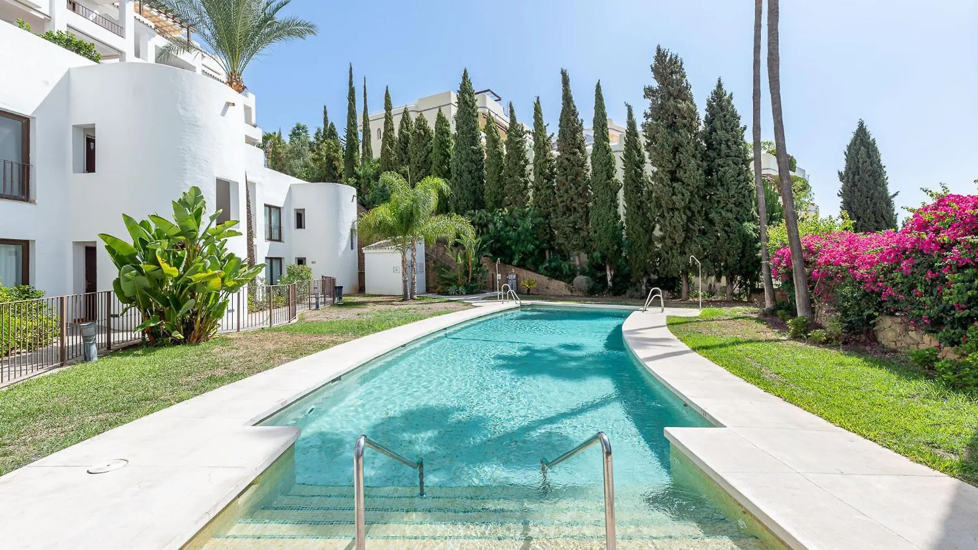 Beautiful Two-Bed Apartment Mijas Golf Humera